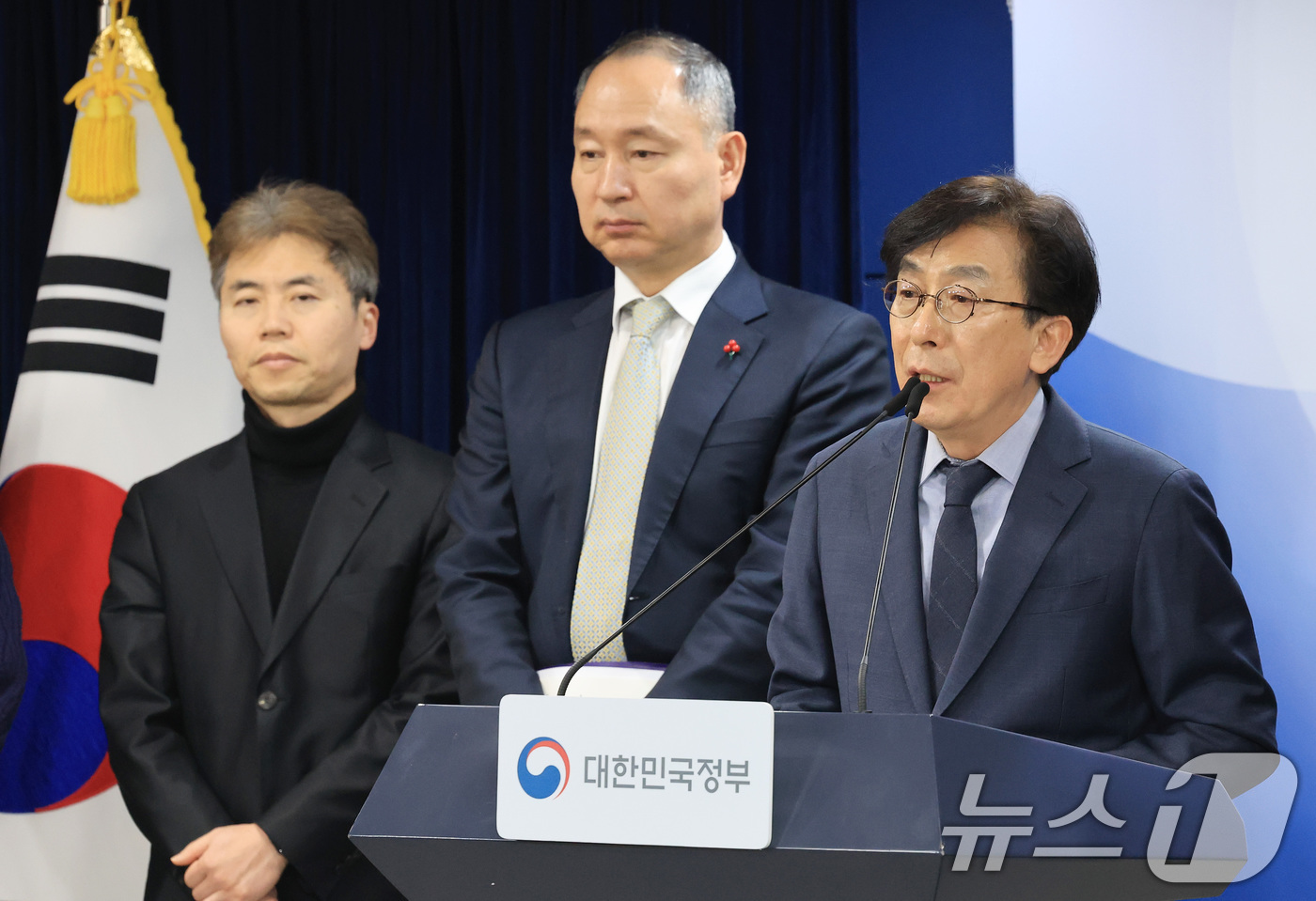 (서울=뉴스1) 임세영 기자 = 정기현 의료혁신위원회 위원장이 29일 서울 종로구 정부서울청사에서 제2차 의료혁신위원회 회의 관련 브리핑을 하고 있다.  2026.1.29/뉴스1