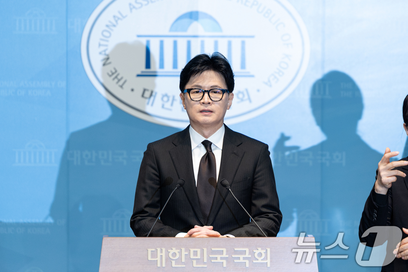 (서울=뉴스1) 이승배 기자 = 한동훈 전 국민의힘 대표가 29일 서울 여의도 국회 소통관에서 국민의힘 지도부의 제명 결정에 관한 입장 발표를 하고 있다. 2026.1.29/뉴스1 …