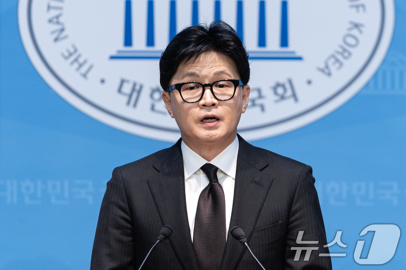 (서울=뉴스1) 이승배 기자 = 한동훈 전 국민의힘 대표가 29일 서울 여의도 국회 소통관에서 국민의힘 지도부의 제명 결정에 관한 입장 발표를 하고 있다. 2026.1.29/뉴스1 …