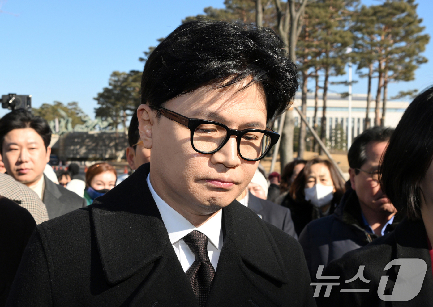 (서울=뉴스1) 이승배 기자 = 한동훈 전 국민의힘 대표가 29일 서울 여의도 국회 소통관에서 국민의힘 지도부의 제명 결정에 관한 입장 발표를 위해 발걸음을 옮기고 있다. (공동취 …