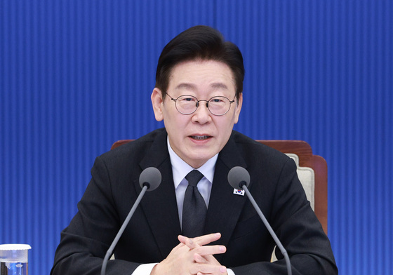 李대통령 "우주인 쳐들어 오면 힘 합쳐야"…野에 초당적 협력 당부