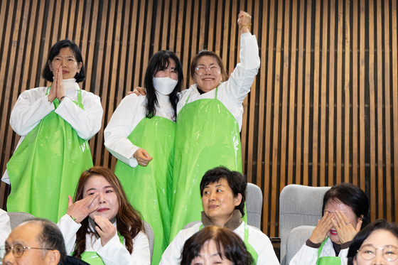 학교급식법 개정안 본회의 통과 '환호'
