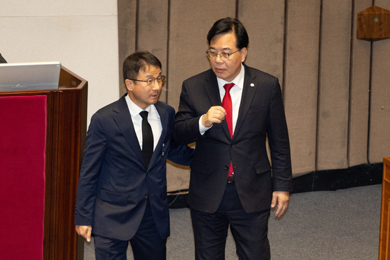 대화 나누는 여야 원내대표