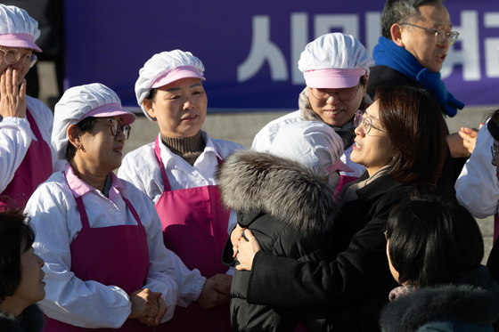 급식종사자 건강권 보장 '서로 축하하며'