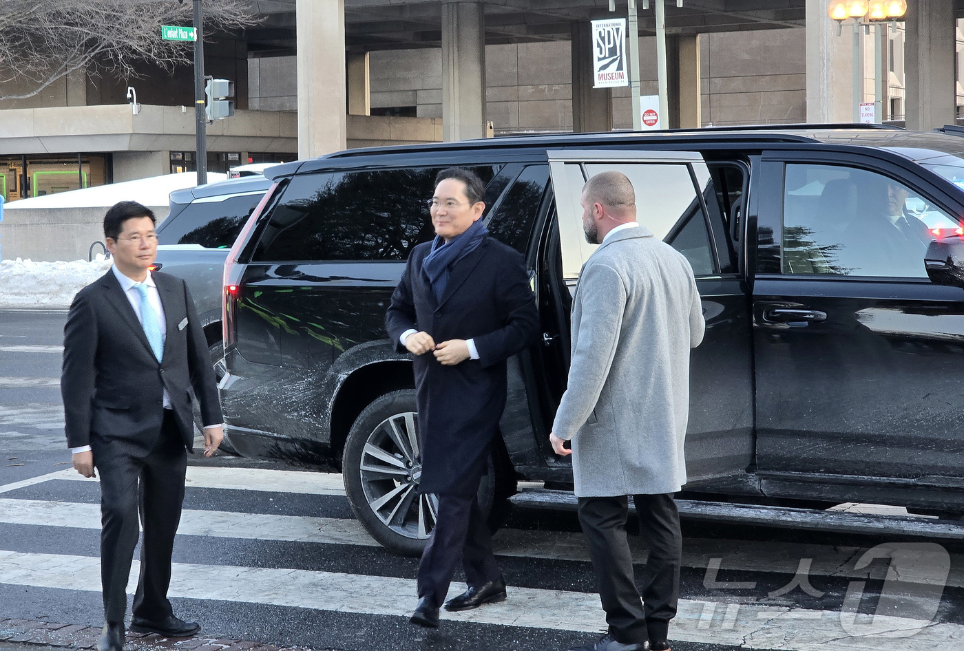 (워싱턴=뉴스1) 류정민 특파원 = 이재용 삼성전자 회장이 28일(현지시간) 미국 워싱턴DC 스미스소니언 국립아시아미술관에서 열린 '이건희 컬렉션' 특별전 폐막 갈라 행사장에 입장 …