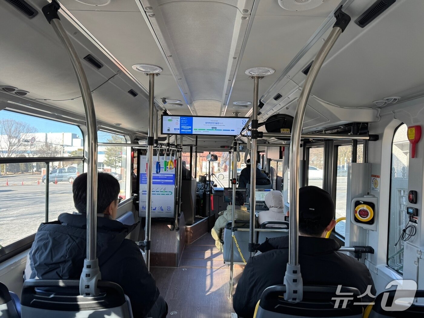 본문 이미지 - 자율주행버스 내부(ETRI 제공) /뉴스1