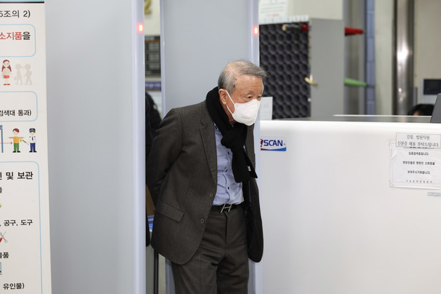 '횡령·배임 혐의' 징역 3년 선고받은 홍원식 전 남양유업 회장