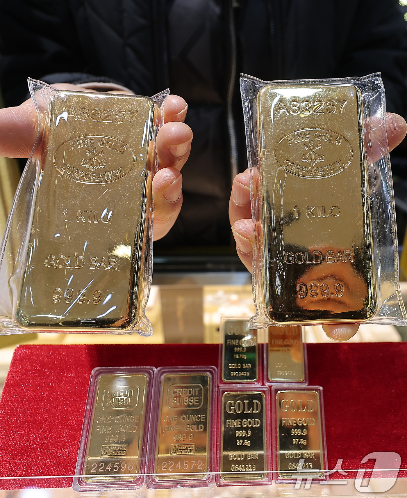 (서울=뉴스1) 김성진 기자 = 국제금값이 온스당 5500달러를 돌파한 29일 서울 종로구 귀금속 상가에서 골드바가 진열돼 있다.블룸버그 통신에 따르면 이날 한국 시간 오전 11시 …