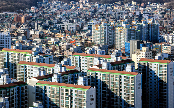 與 '부동산 투기와 전쟁' 강경 일변도 부담…"공급으로 승부"
