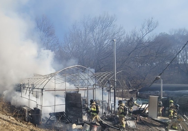 세종포천고속도로 초이IC 부근 비닐하우스 화재…인명 피해 없어