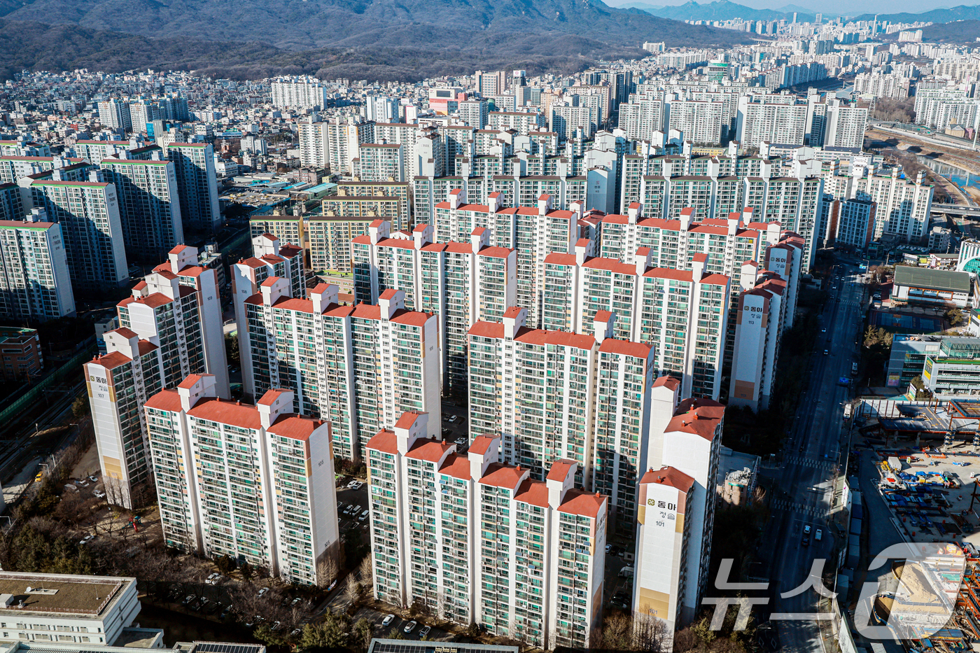 (서울=뉴스1) 이호윤 기자 = 29일 한국부동산원에 따르면 이번주 서울 아파트값은 0.31% 상승해 지난주(0.29%)보다 오름폭이 커지며 3주연속 상승폭을 보였다. 지난해 10 …