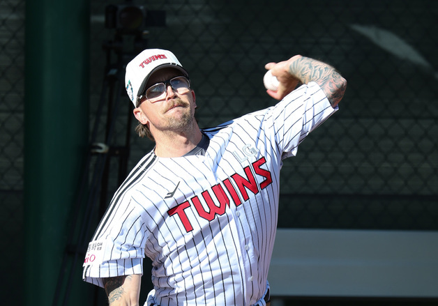 LG 웰스, 캠프 첫 불펜 피칭 "강팀서 뛰고 싶었다…목표는 우승"