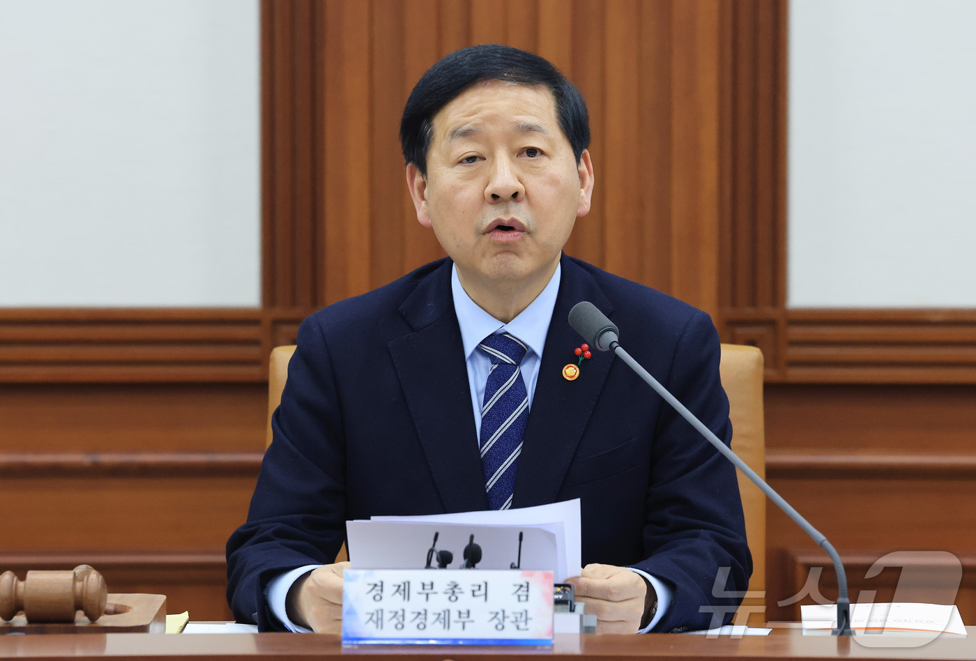 (서울=뉴스1) 임세영 기자 = 구윤철 경제부총리 겸 재정경제부 장관이 29일 서울 종로구 정부서울청사에서 열린 공공기관운영위원회의에서 모두발언을 하고 있다. 2026.1.29/뉴 …