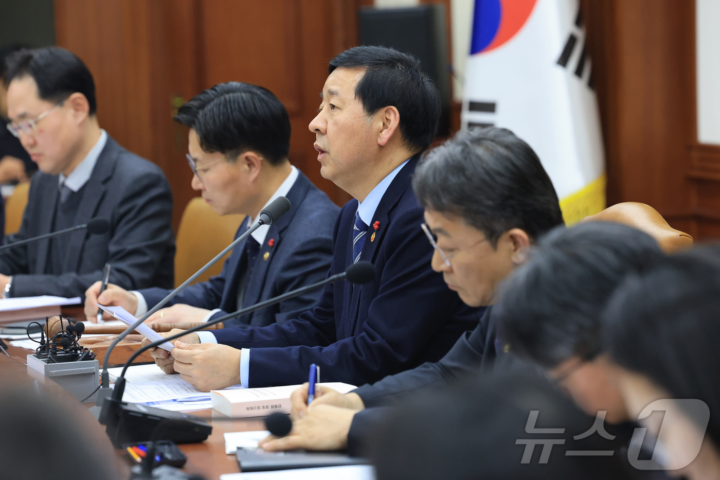 (서울=뉴스1) 임세영 기자 = 구윤철 경제부총리 겸 재정경제부 장관이 29일 서울 종로구 정부서울청사에서 열린 공공기관운영위원회의에서 모두발언을 하고 있다. 2026.1.29/뉴 …