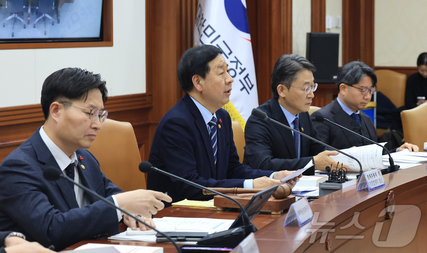 (서울=뉴스1) 임세영 기자 = 구윤철 경제부총리 겸 재정경제부 장관이 29일 서울 종로구 정부서울청사에서 열린 공공기관운영위원회의에서 모두발언을 하고 있다. 2026.1.29/뉴 …