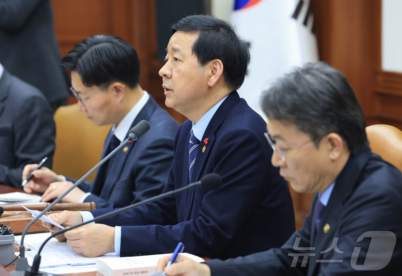 (서울=뉴스1) 임세영 기자 = 구윤철 경제부총리 겸 재정경제부 장관이 29일 서울 종로구 정부서울청사에서 열린 공공기관운영위원회의에서 모두발언을 하고 있다. 2026.1.29/뉴 …