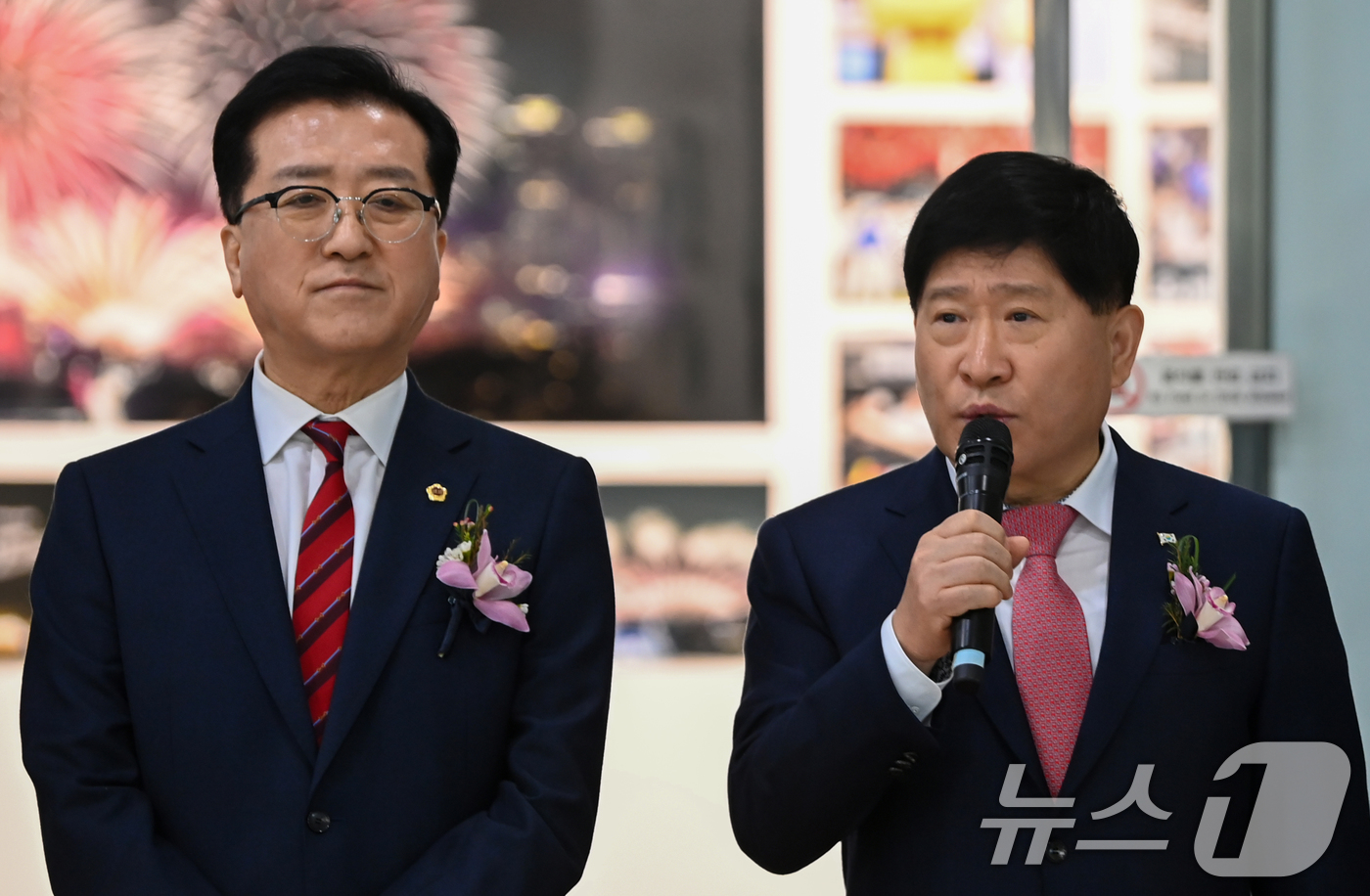 (대전=뉴스1) 김기태 기자 = 29일 대전시청에서 열린 제22회 한국사진기자협회 대전·충남지회 보도사진전에서 홍성현 충남도의회 의장이 축사를 하고 있다.(공동취재) 2026.1. …