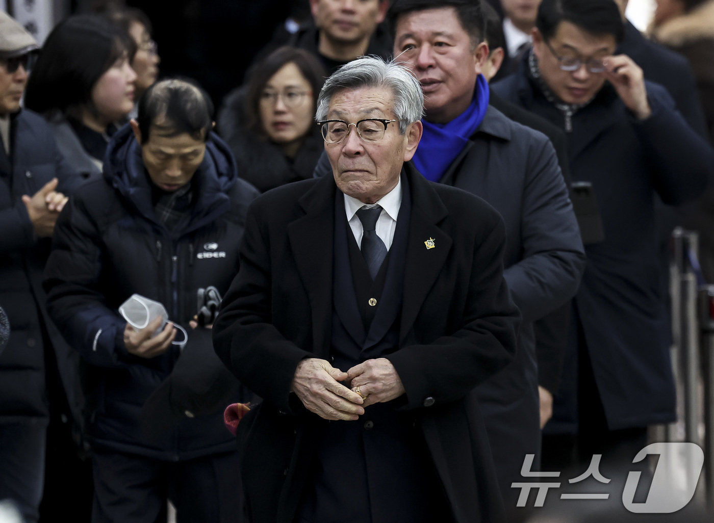 (서울=뉴스1) 사진공동취재단 = 유인태 전 국회 사무총장이 29일 서울 종로구 서울대학교병원 장례식장에 마련된 고(故) 이해찬 전 국무총리의 빈소를 찾아 조문하고 있다. 2026 …