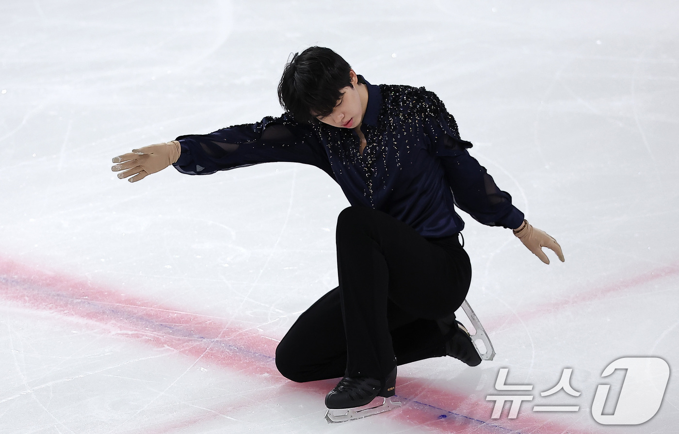 (서울=뉴스1) 김성진 기자 = 피겨스케이팅 선수 차준환이 3일 서울 양천구 목동 아이스링크에서 열린 제80회 전국남녀 피겨스케이팅 종합선수권대회에서 쇼트 프로그램 연기를 펼치고 …