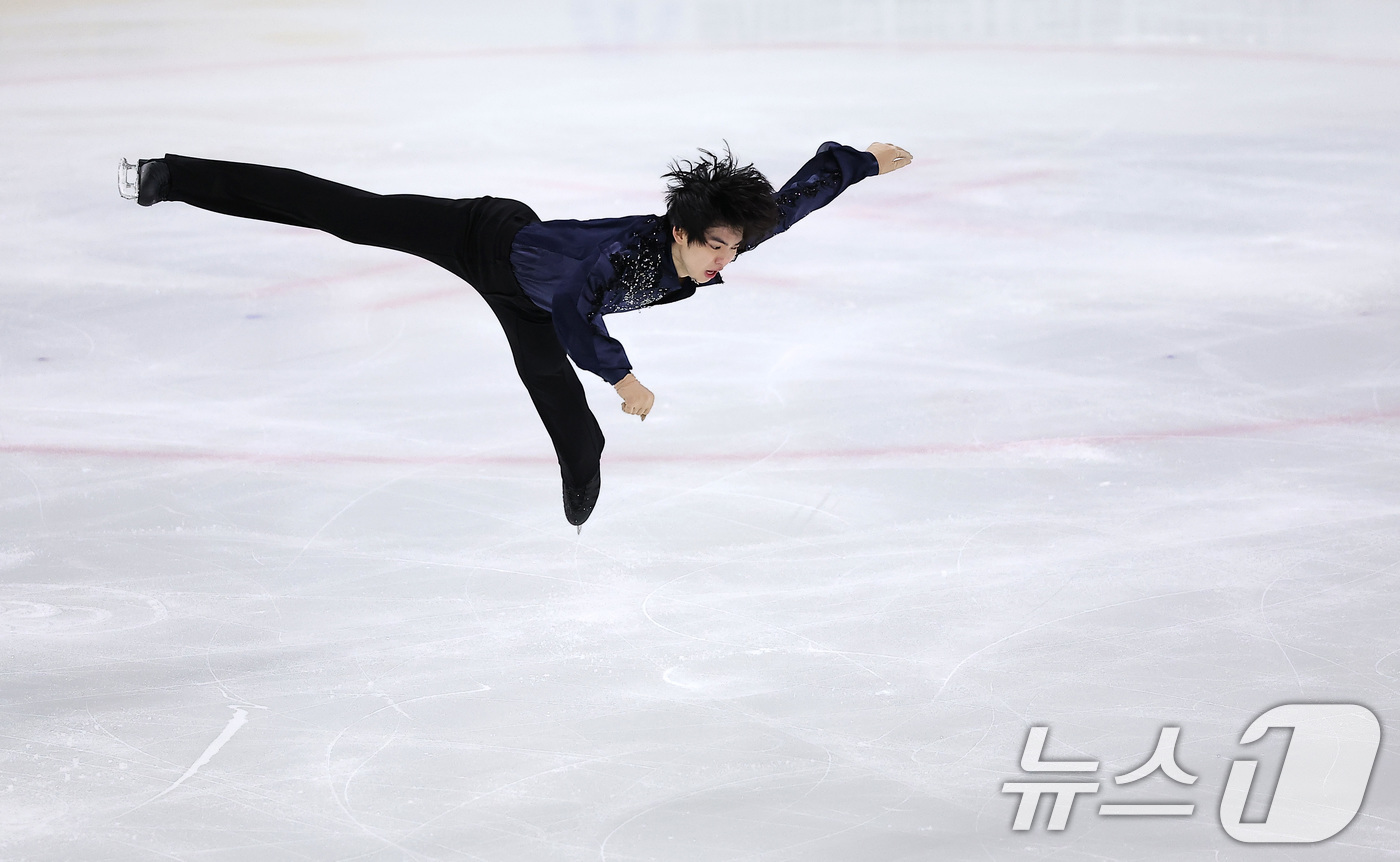 (서울=뉴스1) 김성진 기자 = 피겨스케이팅 선수 차준환이 3일 서울 양천구 목동 아이스링크에서 열린 제80회 전국남녀 피겨스케이팅 종합선수권대회에서 쇼트 프로그램 연기를 펼치고 …