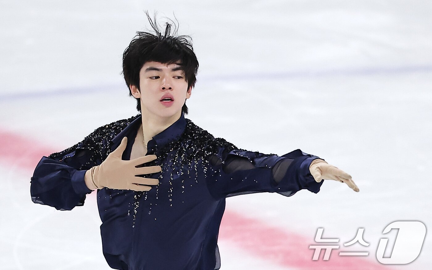 본문 이미지 - 피겨스케이팅 선수 차준환이 3일 서울 양천구 목동 아이스링크에서 열린 제80회 전국남녀 피겨스케이팅 종합선수권대회에서 쇼트 프로그램 연기를 펼치고 있다. 2026.1.3/뉴스1 ⓒ News1 김성진 기자