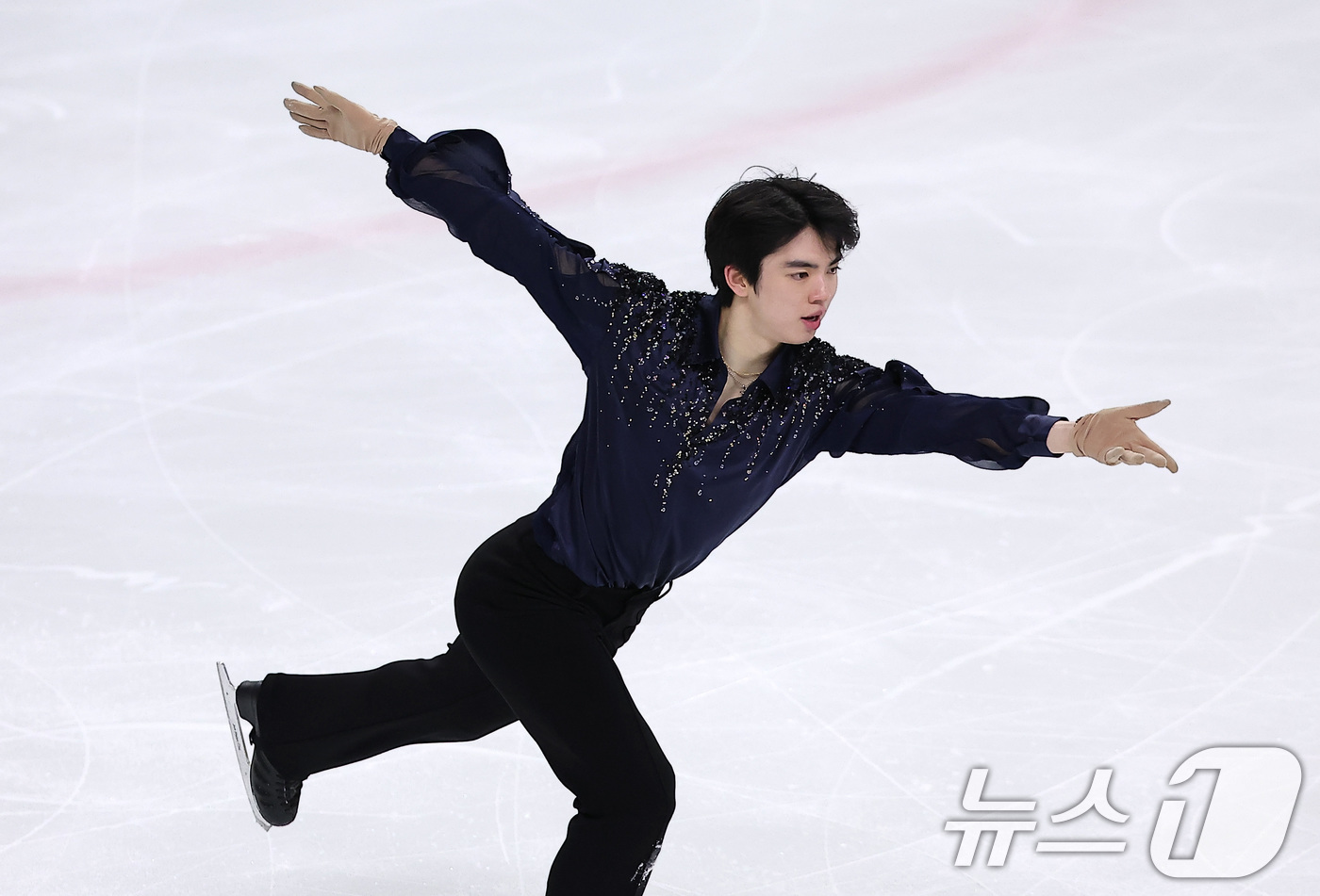 (서울=뉴스1) 김성진 기자 = 피겨스케이팅 선수 차준환이 3일 서울 양천구 목동 아이스링크에서 열린 제80회 전국남녀 피겨스케이팅 종합선수권대회에서 쇼트 프로그램 연기를 펼치고 …