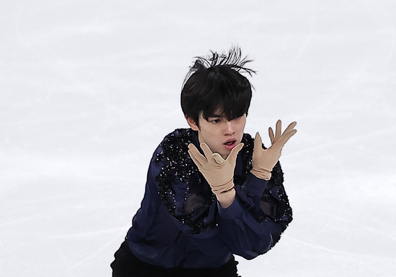 연기 펼치는 차준환