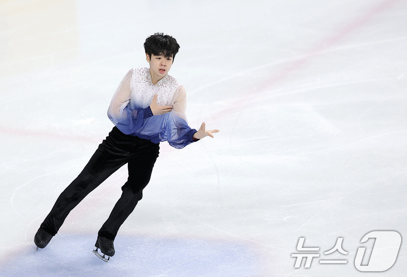 (서울=뉴스1) 김성진 기자 = 피겨스케이팅 선수 서민규가 3일 서울 양천구 목동 아이스링크에서 열린 제80회 전국남녀 피겨스케이팅 종합선수권대회에서 쇼트 프로그램 연기를 펼치고 …