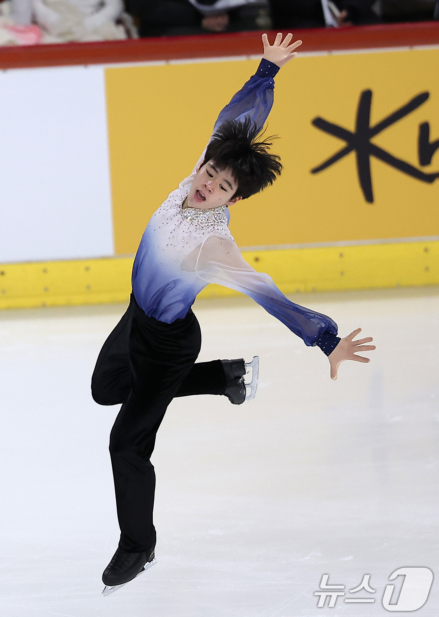 (서울=뉴스1) 김성진 기자 = 피겨스케이팅 선수 서민규가 3일 서울 양천구 목동 아이스링크에서 열린 제80회 전국남녀 피겨스케이팅 종합선수권대회에서 쇼트 프로그램 연기를 펼치고 …