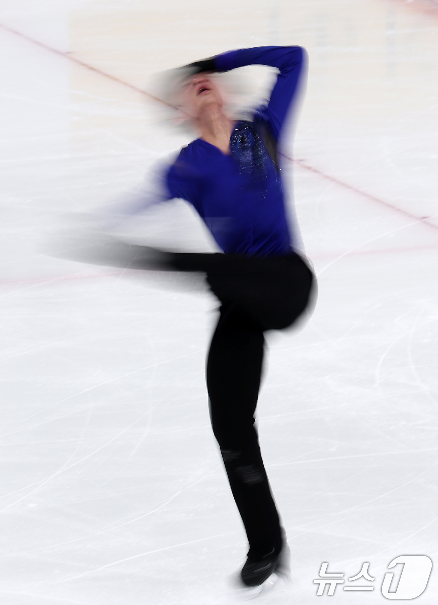 (서울=뉴스1) 김성진 기자 = 피겨스케이팅 선수 김현겸이 3일 서울 양천구 목동 아이스링크에서 열린 제80회 전국남녀 피겨스케이팅 종합선수권대회에서 쇼트 프로그램 연기를 펼치고 …