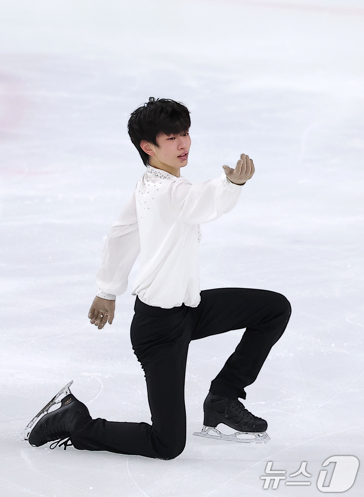 (서울=뉴스1) 김성진 기자 = 피겨스케이팅 선수 이재근이 3일 서울 양천구 목동 아이스링크에서 열린 제80회 전국남녀 피겨스케이팅 종합선수권대회에서 쇼트 프로그램 연기를 펼치고 …