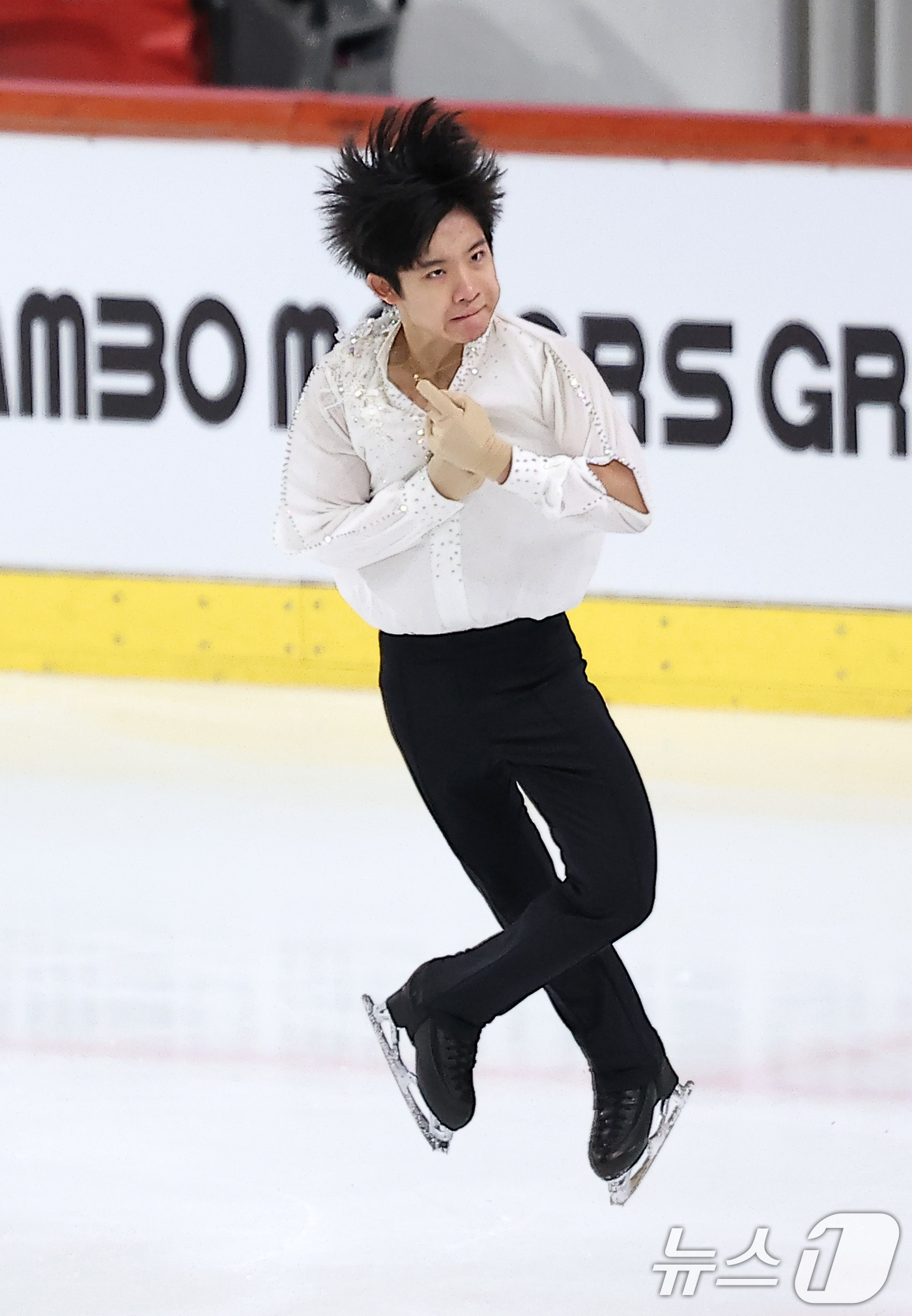 (서울=뉴스1) 김성진 기자 = 피겨스케이팅 선수 최하빈이 3일 서울 양천구 목동 아이스링크에서 열린 제80회 전국남녀 피겨스케이팅 종합선수권대회에서 쇼트 프로그램 연기를 펼치고 …