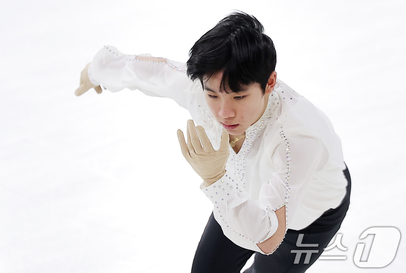 (서울=뉴스1) 김성진 기자 = 피겨스케이팅 선수 최하빈이 3일 서울 양천구 목동 아이스링크에서 열린 제80회 전국남녀 피겨스케이팅 종합선수권대회에서 쇼트 프로그램 연기를 펼치고 …