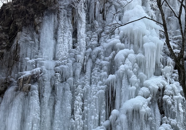 춘천 구곡폭포 일대 얼음바위