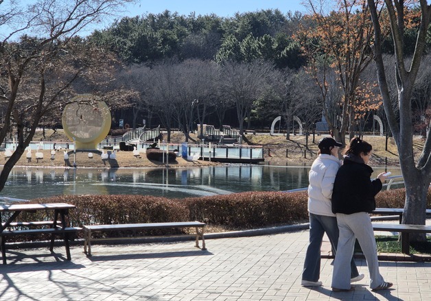 "작심삼일 안 되게 운동 나왔죠" 활기 넘친 울산 새해 첫 주말