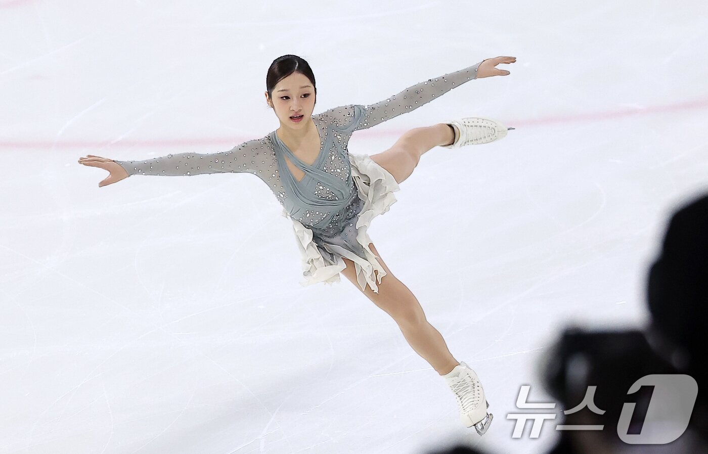 본문 이미지 - 피겨스케이팅 선수 신지아가 3일 서울 양천구 목동 아이스링크에서 열린 제80회 전국남녀 피겨스케이팅 종합선수권대회에서 쇼트 프로그램 연기를 펼치고 있다. 2026.1.3/뉴스1 ⓒ News1 김성진 기자