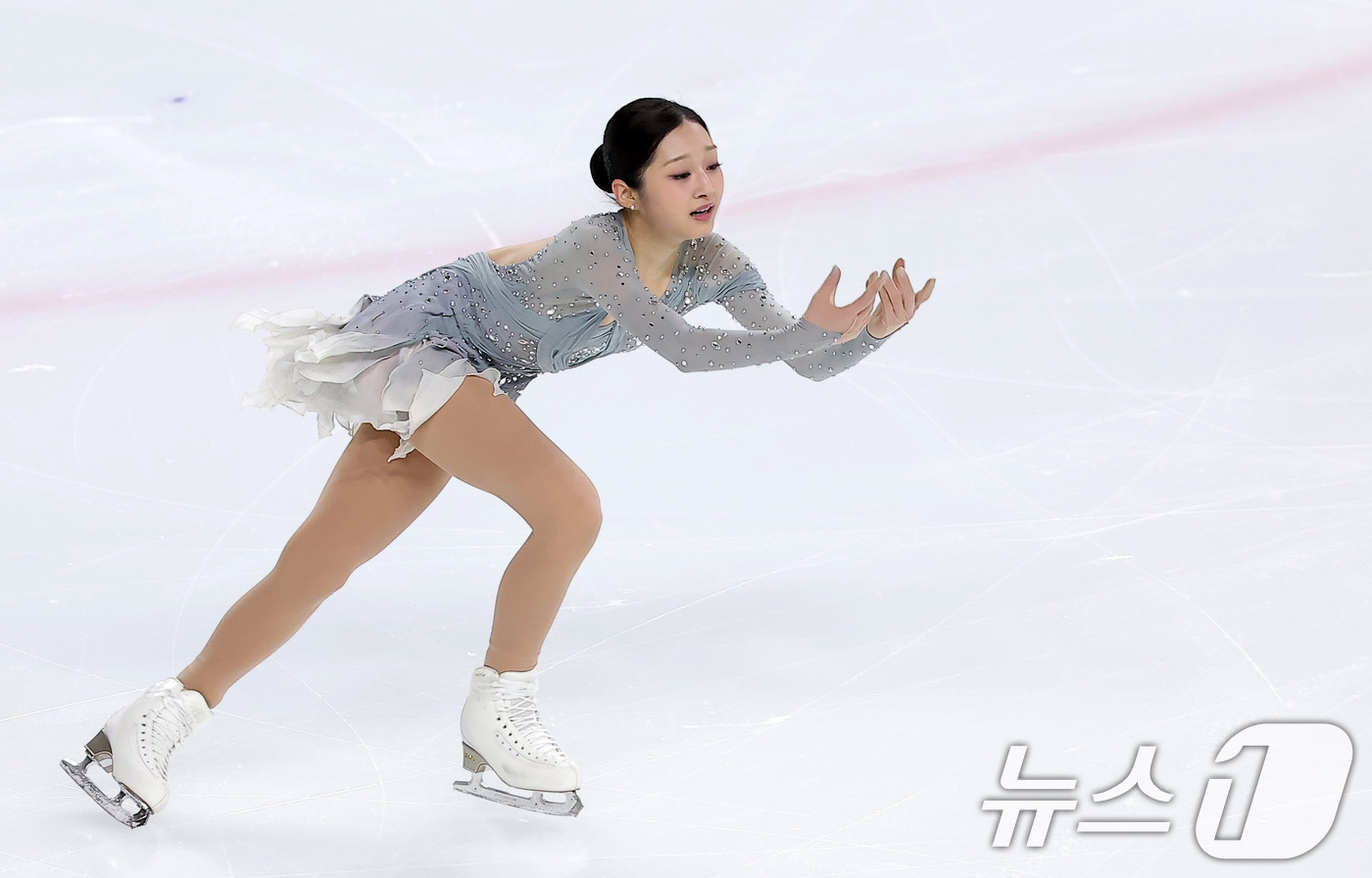(서울=뉴스1) 김성진 기자 = 피겨스케이팅 선수 신지아가 3일 서울 양천구 목동 아이스링크에서 열린 제80회 전국남녀 피겨스케이팅 종합선수권대회에서 쇼트 프로그램 연기를 펼치고 …