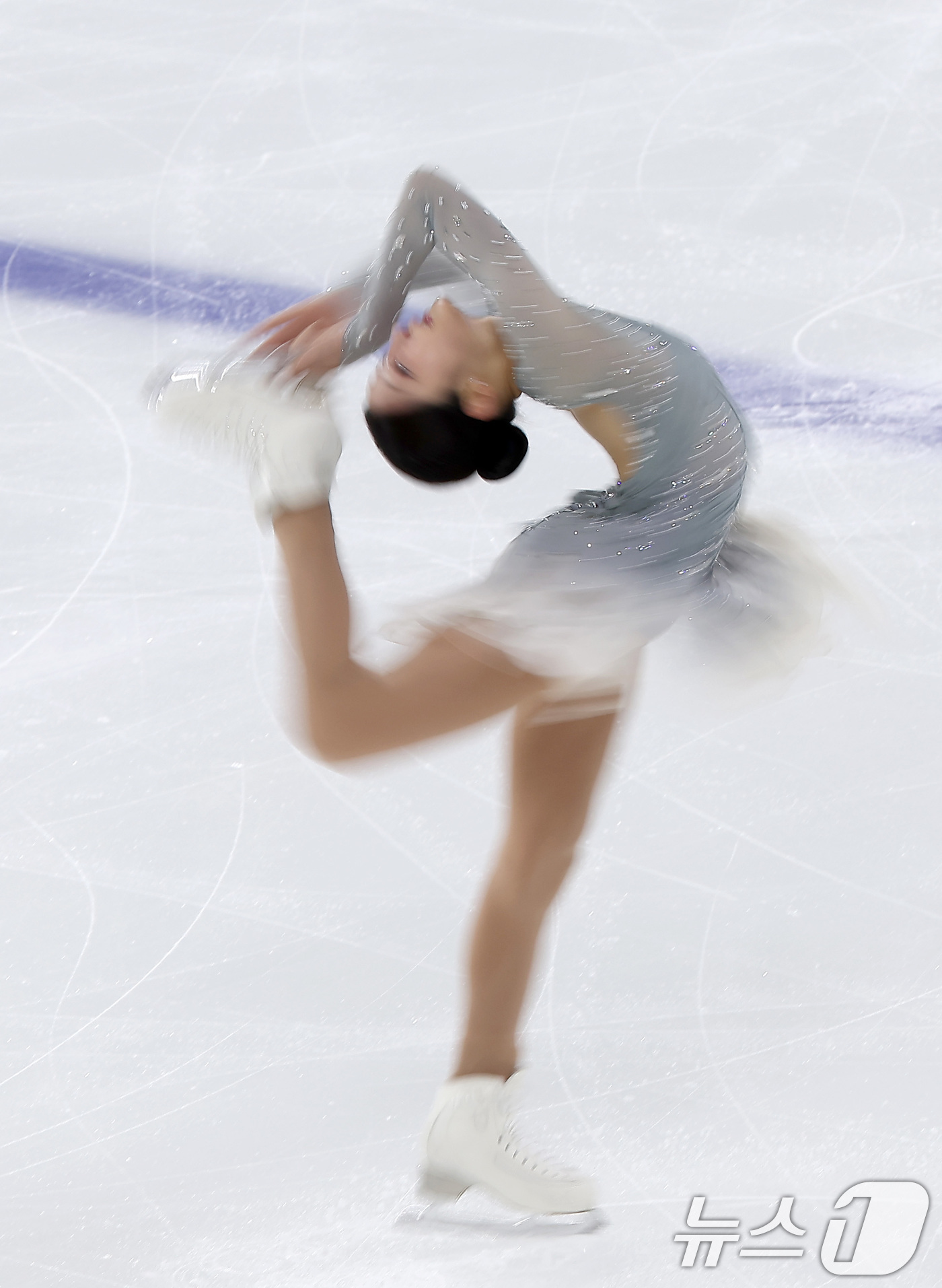 (서울=뉴스1) 김성진 기자 = 피겨스케이팅 선수 신지아가 3일 서울 양천구 목동 아이스링크에서 열린 제80회 전국남녀 피겨스케이팅 종합선수권대회에서 쇼트 프로그램 연기를 펼치고 …