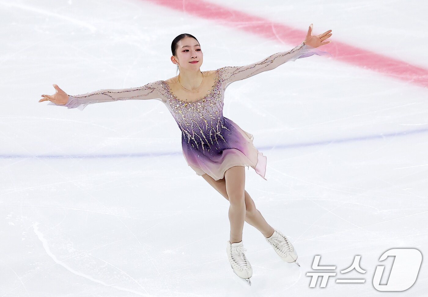 본문 이미지 - 피겨스케이팅 선수 김유재가 3일 서울 양천구 목동 아이스링크에서 열린 제80회 전국남녀 피겨스케이팅 종합선수권대회에서 쇼트 프로그램 연기를 펼치고 있다. 2026.1.3/뉴스1 ⓒ News1 김성진 기자