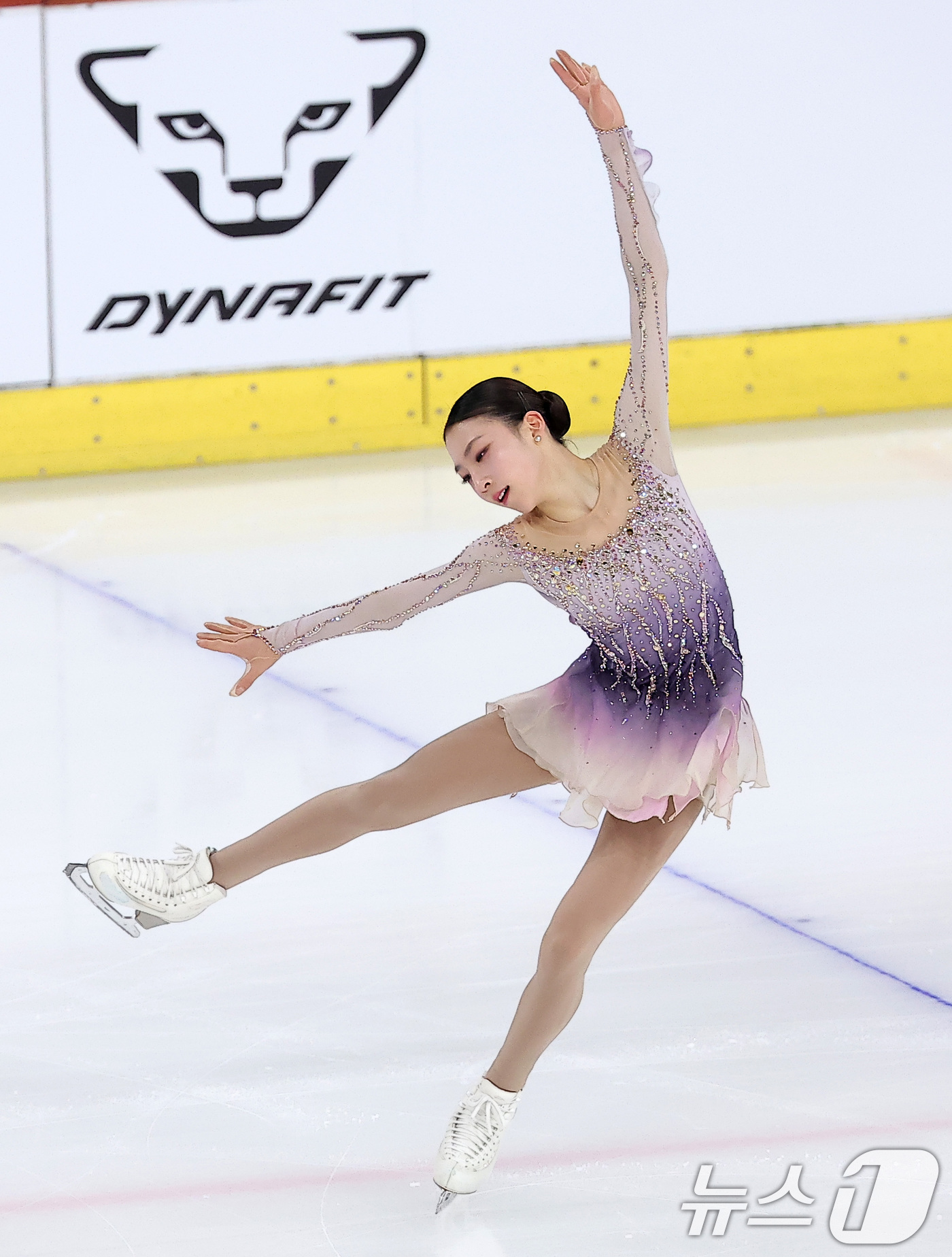 (서울=뉴스1) 김성진 기자 = 피겨스케이팅 선수 김유재가 3일 서울 양천구 목동 아이스링크에서 열린 제80회 전국남녀 피겨스케이팅 종합선수권대회에서 쇼트 프로그램 연기를 펼치고 …