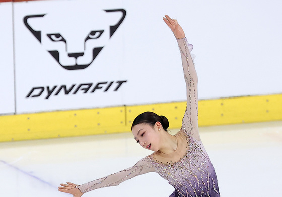 연기 펼치는 김유재