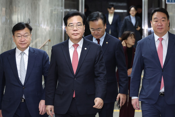 원내대책회의 참석하는 송언석