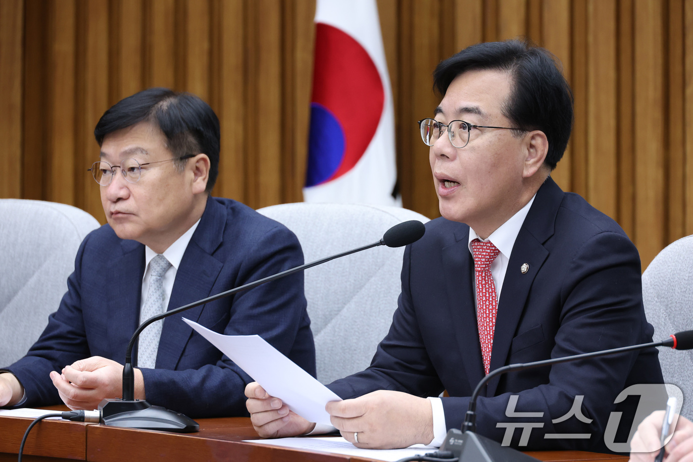 (서울=뉴스1) 신웅수 기자 = 송언석 국민의힘 원내대표가 30일 서울 여의도 국회에서 열린 원내대책회의에서 발언하고 있다. 2026.1.30/뉴스1