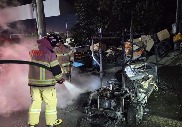 제주, 오토바이 수리점서 전동카트 배터리 화재