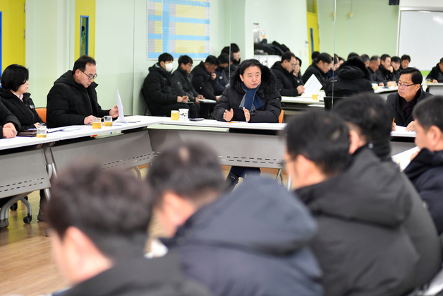3선 퇴임 앞둔 최문순 화천군수, 마지막 산천어축제 업무보고 주재