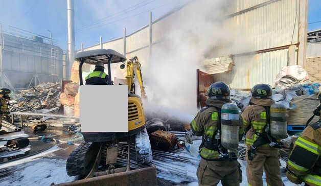 김포 폐기물 업체서 불…그라인더 불티 추정