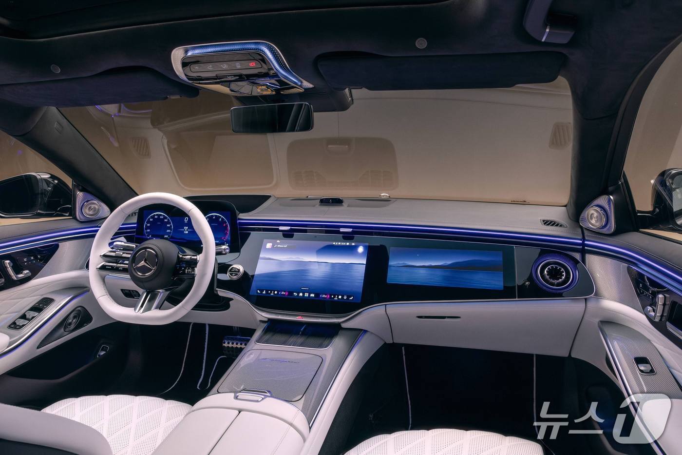 본문 이미지 - 메르세데스-벤츠 플래그십 세단 '더 뉴 S-클래스'(메르세데스-벤츠 제공) 