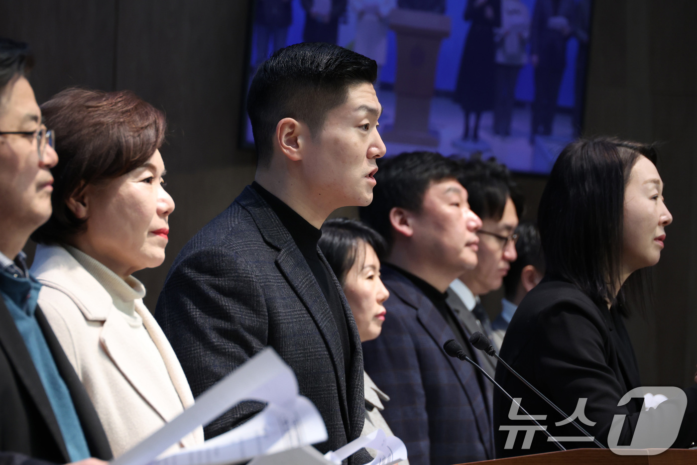 (서울=뉴스1) 신웅수 기자 = 김재섭 국민의힘 주거사다리안정특별위원회 위원장이 30일 서울 여의도 국회 소통관에서 이재명 정부 부동산 공급대책에 대한 입장을 발표하고 있다. 20 …