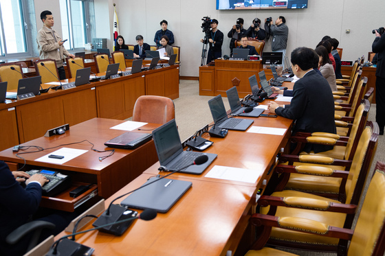 야당 단독으로 열린 여객기 참사 국조특위