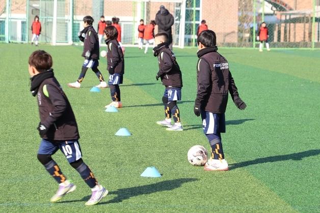 보은서 '동계스토브리그'…전국 유소년 축구팀 구슬땀